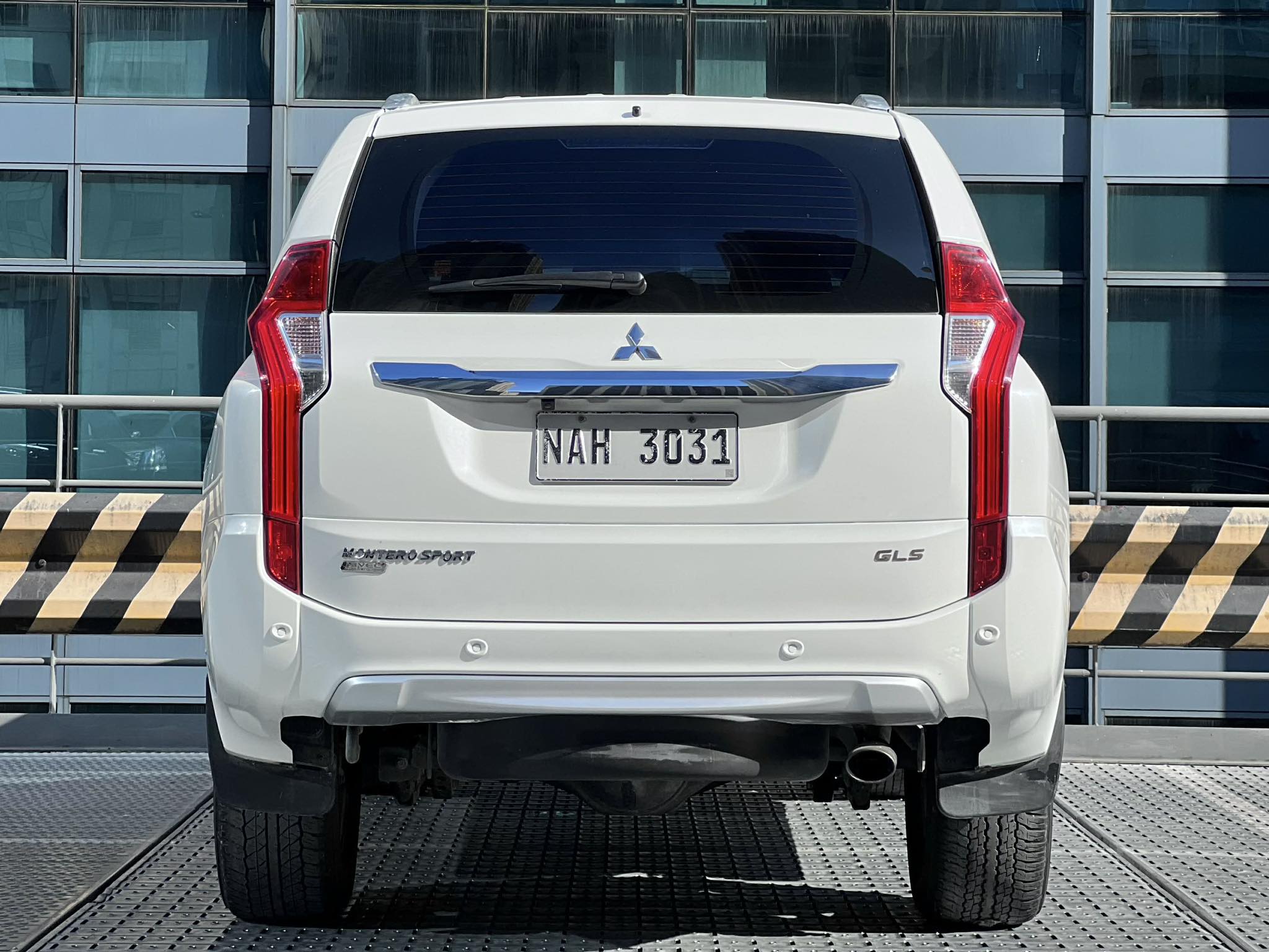 2.5 Gls Rear 2017 Mitsubishi Montero 2.5 GLS Automatic Diesel | ALL CARS by Jayce